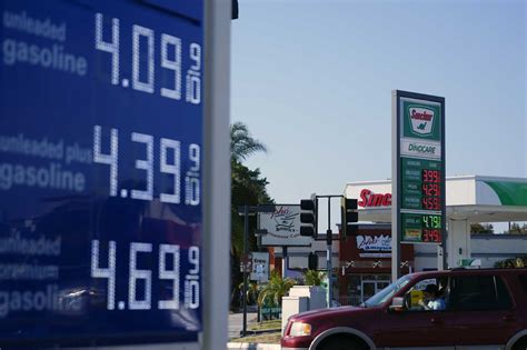 California lawmakers advance bill that aims to keep gas prices .